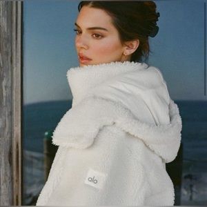 Alo Yoga Foxy Sherpa Jacket - L